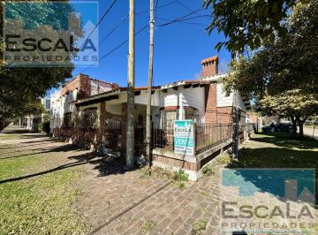 Casa · 110m² · 4 Ambientes · 1 Cochera · Casa en San Jeronimo Sud
