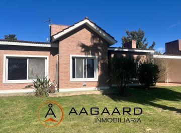 Casa · 230m² · 5 Ambientes · 2 Cocheras · Casa en Venta San Isidro, Villa Allende Tres Dorm. en Una Planta Apta Crédito