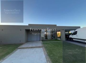 Casa · 167m² · 3 Ambientes · 2 Cocheras · Casa en Venta Astorga