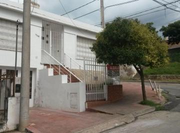 Casa de 7 ambientes, Córdoba · Oportunidad! Casa Amplia Zona Sur 2 Dorm, Patio! con Renta