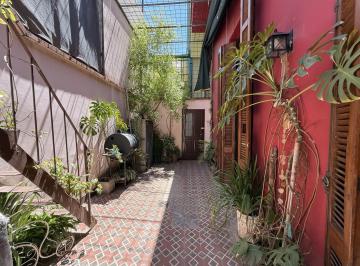 PH · 72m² · 4 Ambientes · PH en Venta en Frente a La Plaza Lopez Patio Terraza Posibilidad Construir