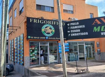 Local comercial de 4 ambientes, Almirante Brown · Vende o Permuta Importante Local Sobre Monteverde Burzaco