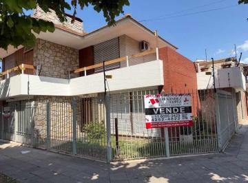 Casa de 5 ambientes, Quilmes · Casa en Venta en Quilmes - Excelente Ubicación y Distribución