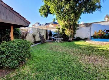 Casa · 276m² · 6 Ambientes · 2 Cocheras · Venta Casa con Departamento Cochera Jardin Pileta en Ramos Mejia Apto Credito