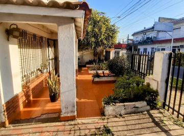 Casa · 145m² · 7 Ambientes · 3 Cocheras · Venta Casa con Departamento con Cochera en San Justo Apto Credito