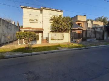 Casa · 145m² · 7 Ambientes · 3 Cocheras · Venta Casa con Departamento con Cochera en San Justo Apto Credito