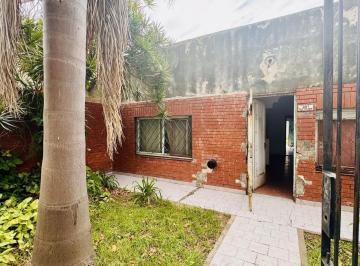 Casa · 135m² · 4 Ambientes · 3 Cocheras · Casa en Venta de 4 Ambientes Fondo Apta Credito en Moron