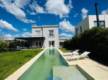 Casa · 163m² · 4 Ambientes · Casa en Venta en Araucarias, Puertos, Escobar