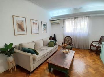 Departamento · 73m² · 3 Ambientes · Venta Impecable 3 Amb por Escaleras con Balcón - Apto Crédito y Próximo Al Subte a