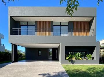 Casa · 199m² · 5 Ambientes · 1 Cochera · Casa Chalet en Venta en Haras Santa Maria, Escobar, G. B. a. Zona Norte