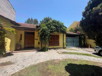 Casa · 239m² · 4 Ambientes · 2 Cocheras · Casa en Venta en Ituzaingó Norte