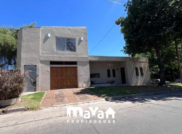 Casa · 189m² · 4 Ambientes · 1 Cochera · Casa en Venta con Oficina