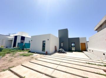 Casa · 130m² · 6 Ambientes · 2 Cocheras · Venta Casa 3 Dorm. en 7 Soles a Estrenar