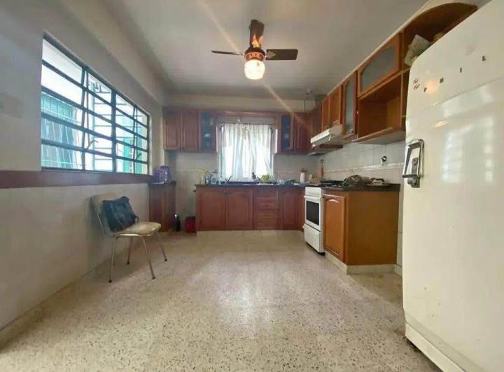Casa · 180m² · 5 Ambientes