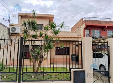 Casa · 222m² · 4 Ambientes · 3 Cocheras · Casa en Venta en Quilmes Oeste