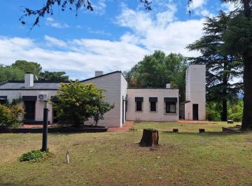 Casa · 312m² · 10 Ambientes · 1 Cochera · Casa en Venta en Siquiman Sobre Ruta 38 Mas Local Comercial y Piscina Parque de 5000 Ms