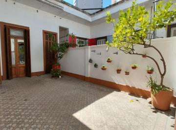 Casa · 243m² · 8 Ambientes · Zon Rio Venta Casa 5 Dorm. Apto Uso Profesional Sargento Cabral y Av Belgrano