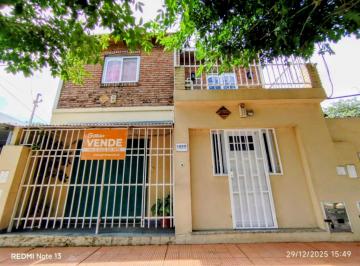 Casa · 108m² · 7 Ambientes · Casa en Venta 2 Plantas. Av Casiano Casas 1880