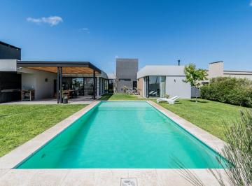 Casa · 170m² · 4 Ambientes · 2 Cocheras · Casa Unica en San Sebastian