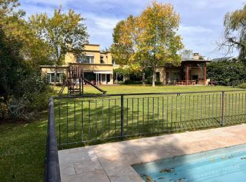 Casa · 500m² · 6 Ambientes · 3 Cocheras · Venta de Importante Casa en Carmel C. C.