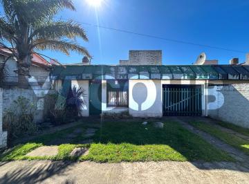 Casa · 100m² · 5 Ambientes · Casa en Alquiler Temporario - 4 Dorm. 2 Baños - Mar del Plata