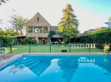 Casa de 5 ambientes, Pilar · Casa Al Golf de Muy Buena Calidad