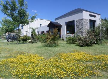 Casa · 140m² · 4 Ambientes · Casa en Venta en San Benito, Villanueva, Tigre