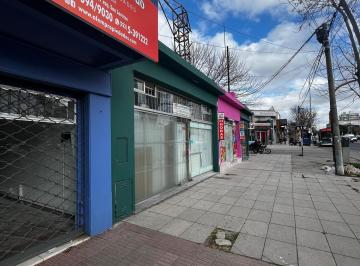 Local comercial · 266m² · Local + Tinglado en Alquiler, Sobre Av Independencia.