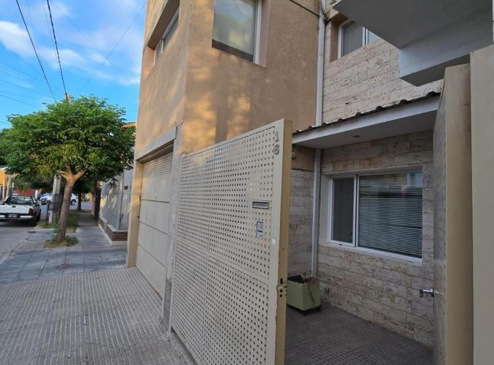 Casa · 145m² · 5 Ambientes · 2 Cocheras