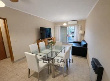 Departamento · 60m² · 3 Ambientes · Pichincha Al 100 - Al Frente - Excelente Estado!