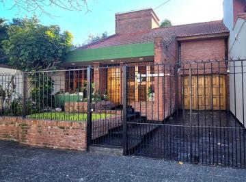 Casa de 4 ambientes, Lanús · Casa 4 Amb con Garaje - Parque y Quincho. Apto Crédito