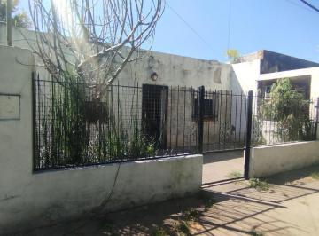 Casa · 45m² · 3 Ambientes · Venta - Casa Dos Dorm. y Gran Lote a Reciclar - Villa Constitución