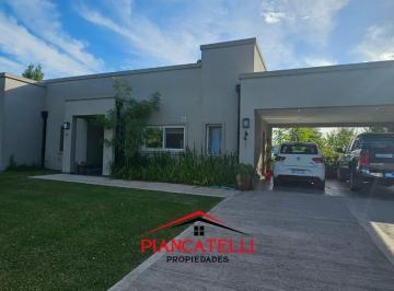 Casa · 1m² · 4 Ambientes · 2 Cocheras · Venta de Casa en Barrio San Roque, Comarcas de Lujan, con 4 Ambientes