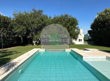 Casa · 500m² · 5 Ambientes · 2 Cocheras · Lote Fondo Espacio Verde - 4 Dorm. - Quincho Cerrado - Casa en Venta en Altos del Chateau