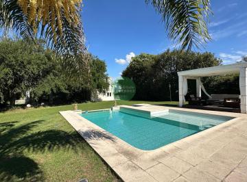Casa · 500m² · 5 Ambientes · 2 Cocheras · Lote Fondo Espacio Verde - 4 Dorm. - Quincho Cerrado - Casa en Venta en Altos del Chateau