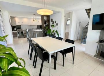Casa · 180m² · 4 Ambientes · 4 Cocheras · Venta de Casa en Country Náutico Puerto del Aguila - Los Molinos