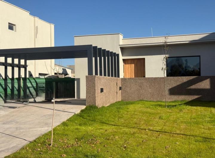 Casa · 175m² · 6 Ambientes · 2 Cocheras