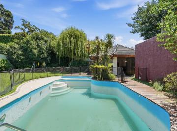 Casa · 480m² · 6 Ambientes · 3 Cocheras · Casa de 6 Ambientes Sobre Lote de 600 m² con Quincho y Pileta en Villa Devoto
