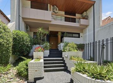Casa · 480m² · 6 Ambientes · 3 Cocheras · Casa de 6 Ambientes Sobre Lote de 600 m² con Quincho y Pileta en Villa Devoto