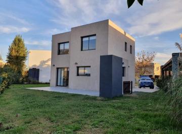 Casa · 150m² · 4 Ambientes · 2 Cocheras · Casa en Venta con Renta en Los Robles, La Cañada de Pilar, Pilar