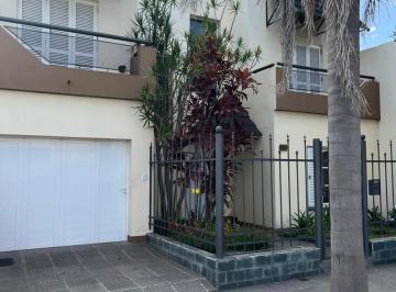 Casa · 208m² · 4 Dormitorios · 2 Cocheras · Casa en Barrio San Martin