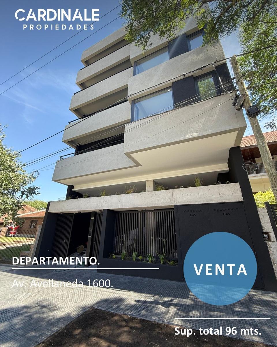 Depto 2 dorm, 93m² con cochera y suite — Av. Avellaneda 1668, 3er piso