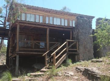 Casa · 81m² · 5 Ambientes · 1 Cochera · Casa en Huerta Grande