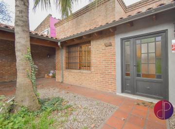 Casa · 440m² · 3 Ambientes · 1 Cochera · Casa en Venta con Cochera y Gran Quincho
