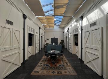 Oficina comercial de 9 ambientes, San Isidro · Edificio de Oficinas con Carácter Único · Sin Expensas · Lomas de San Isidro