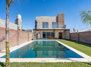 Casa · 322m² · 8 Ambientes · 3 Cocheras · Venta Permuta - Casa 5 Dorm., con Pileta y Quincho - Palo Alto, Pueblo Esther