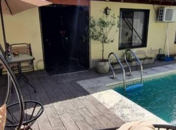 Casa · 228m² · 4 Ambientes · 1 Cochera · Casa en Venta - San Vicente Centro