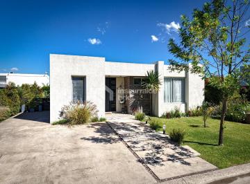 Casa · 120m² · 3 Ambientes · 1 Cochera · Casa en Venta 4 Ambientes en Barrio Nautico Vila Marina 1, Tigre!