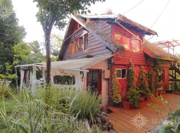 Casa · 300m² · 2 Cocheras · Casa y Departamentos en Lote de 1410 m² (So - 78)