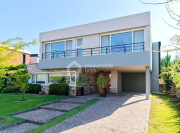 Casa · 279m² · 5 Ambientes · 3 Cocheras · Casa 5 Ambientes en Venta en Cabos del Lago, Nordelta – a La Laguna! Excelente Calidad!
